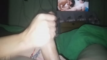 Mi Esposa Me Encuentra Viendo Porno Y Decide Hacerme La Paja Ella Hasta Sacarme Semen free video