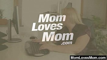 Amateur-Mom Loves Housewife Plus Shag Toys free video