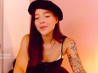 Beautiful Colombian With A Slim Tattooed Body Seduces You With Her Sweetness And Sensuality As She Broadcasts free video