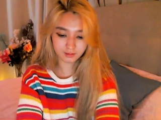 Cute Blonde Amateur Webcam Teen Masturbating free video